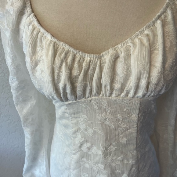 BEAUTIFUL WHITE DRESS SIZE XS NWT EMPIRE WAIST GREAT FOR DESTINATION WEDDING - Picture 4 of 6